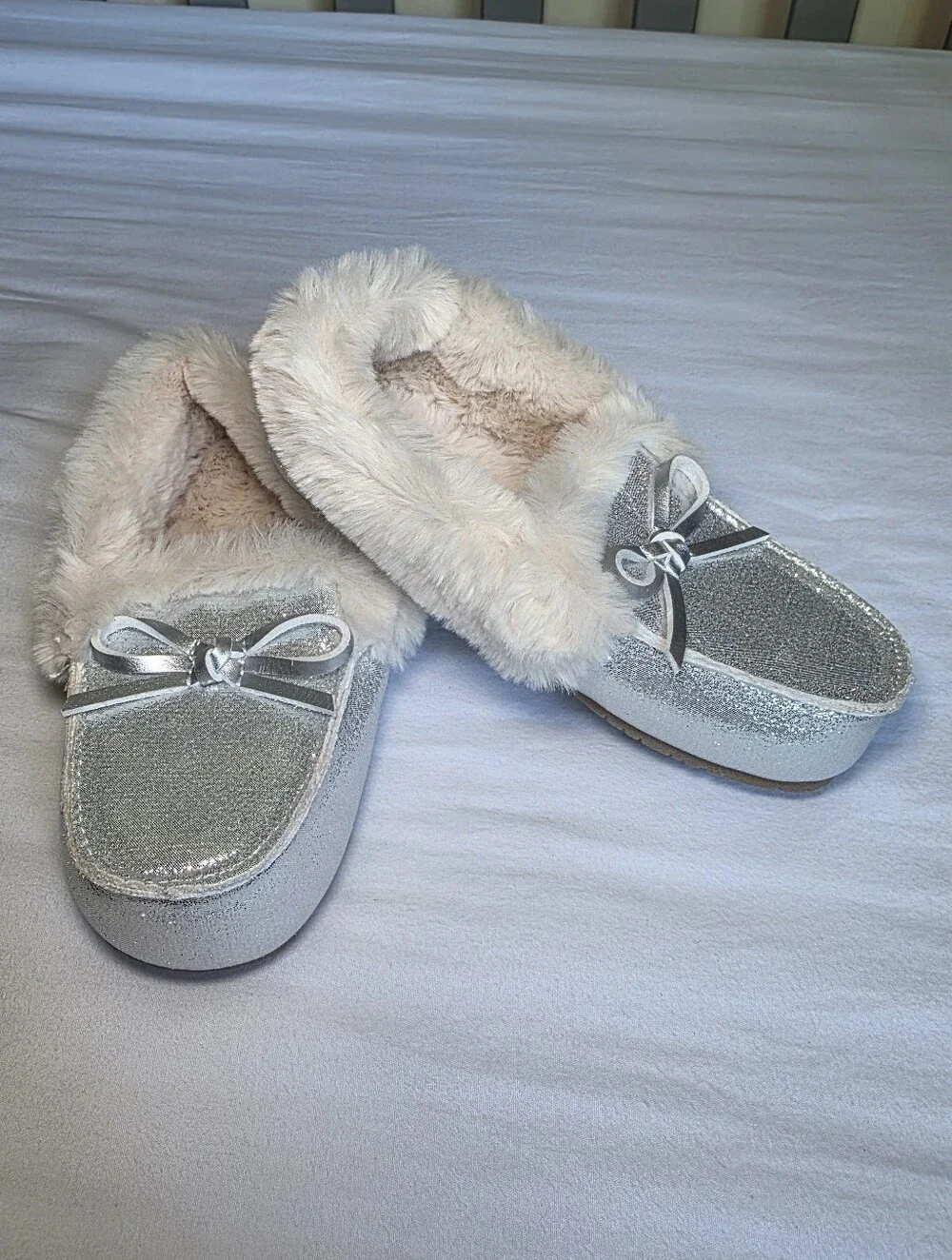 Target Toddler Girls Faux-Fur Silver Slip-On Hard Bottom Slippers Size 10 NWOT